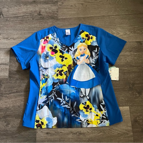 NWT Alice In Wonderland Tooniforms Disney Medical Nursing Scrub Top Size XL - Picture 3 of 9